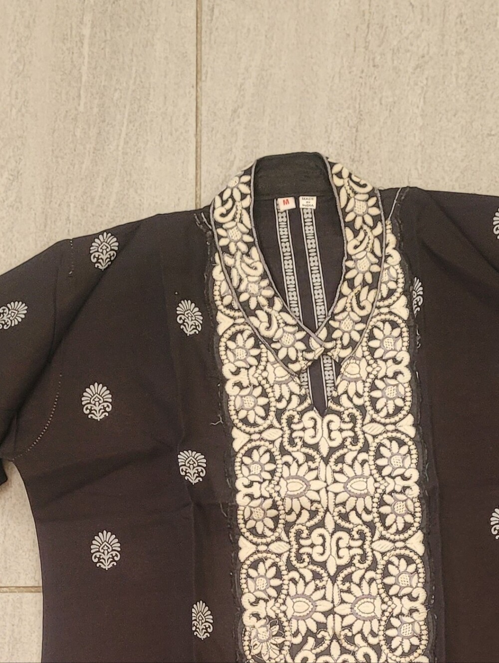 Embroidered Black Tunic Top Kurti Cotton NWT with White Floral Medallion Front